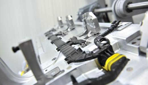 Schäumen eines formstabilen Kabelsatzes Schäumen eines formstabilen Kabelsatzes